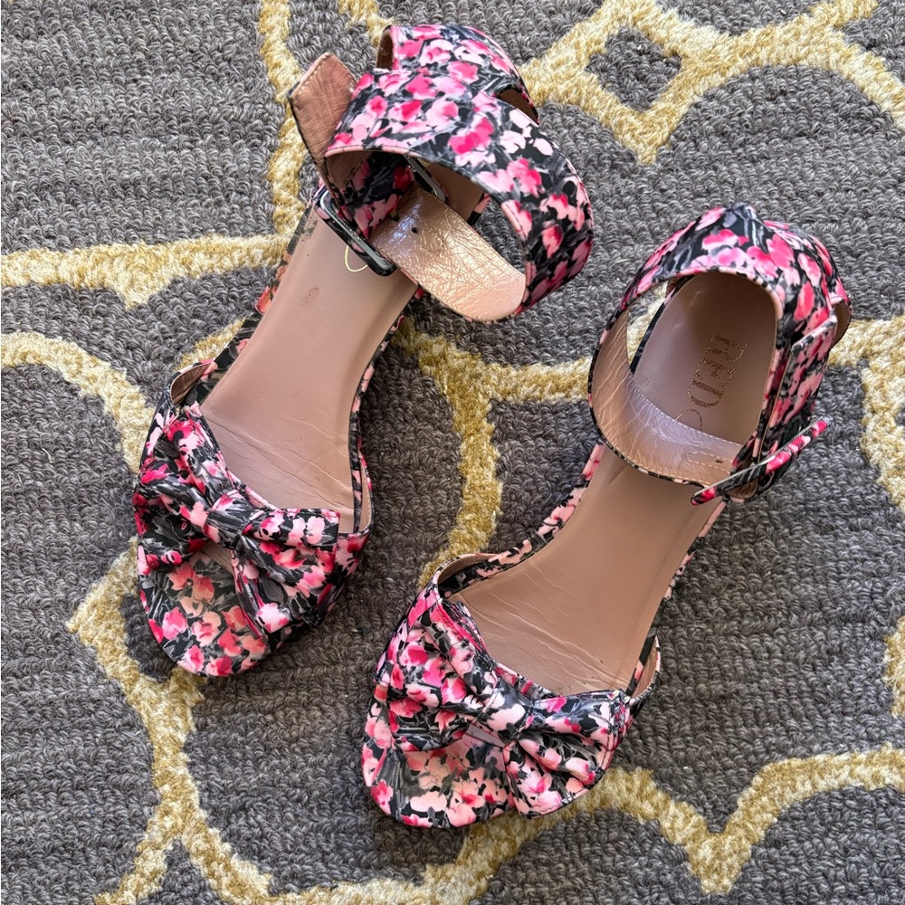 Floral low wedge sandal